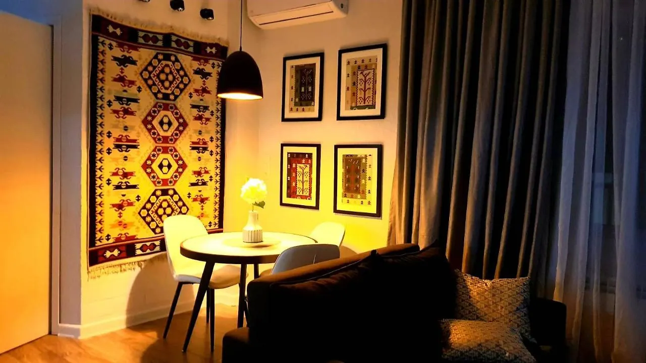 Lovely 1-Bedroom Apartment In The Center Of 바투미