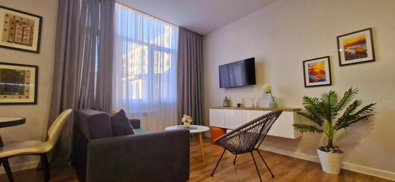 Lovely 1-Bedroom Apartment In The Center Of 바투미 조지아