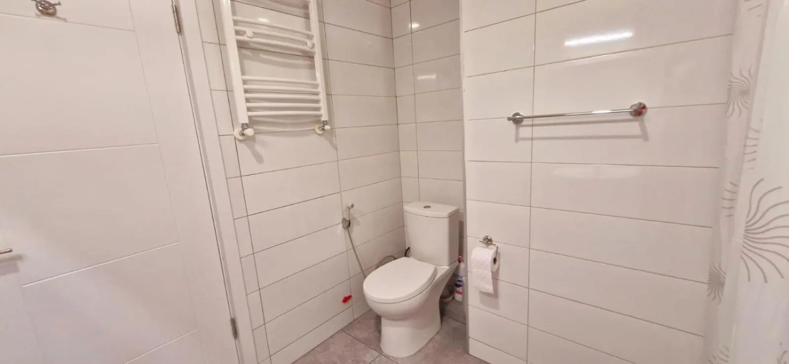 Lovely 1-Bedroom Apartment In The Center Of 바투미