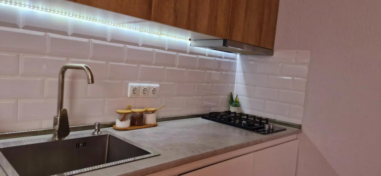 Lovely 1-Bedroom Apartment In The Center Of 바투미