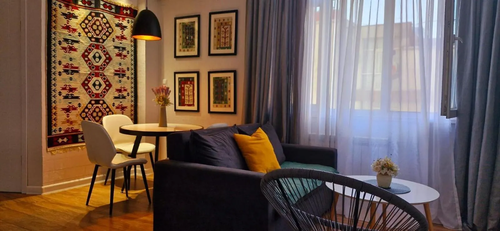 Lovely 1-Bedroom Apartment In The Center Of 바투미